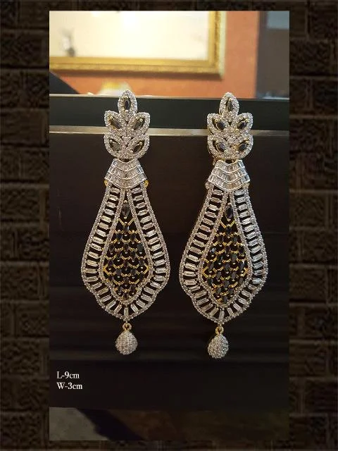 adjustable crest ridge earrings-Elegant long black AD earring with intricate design