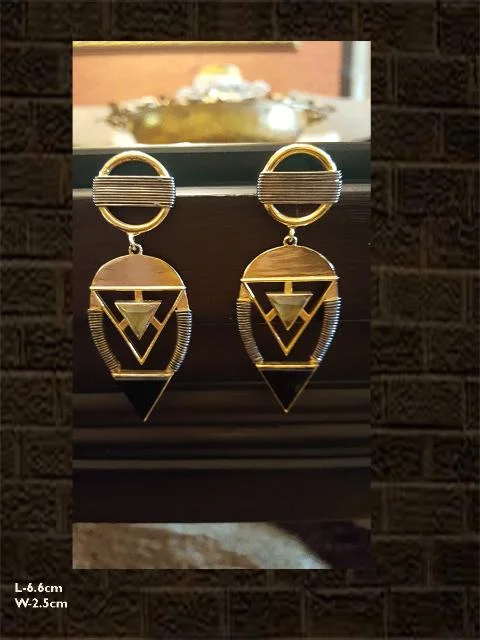 gothic-inspired bat talon earrings-Leaf shaped earring with black and gold polish(lemon and black stone)